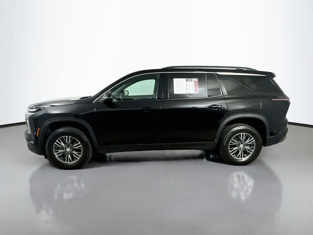 Used 2025 Chevrolet Traverse LT FWD image 5