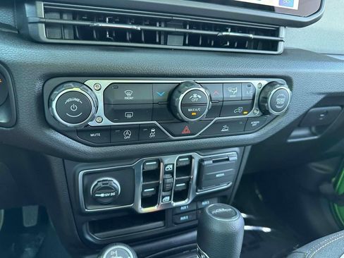 New 2025 Jeep Gladiator Sport image 20