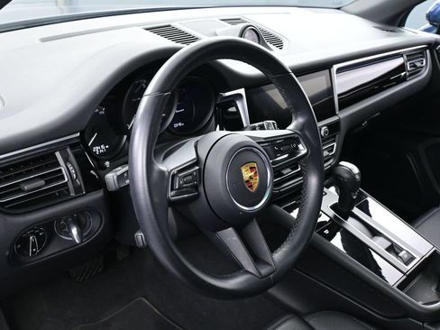 Certified 2022 Porsche Macan AWD/4WD image 16