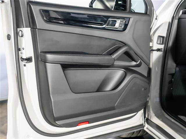 Certified 2023 Porsche Cayenne Platinum Edition AWD/4WD image 23