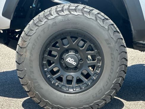 Used 2021 Toyota Tacoma TRD Off-Road w/ Technology Package AWD/4WD image 25