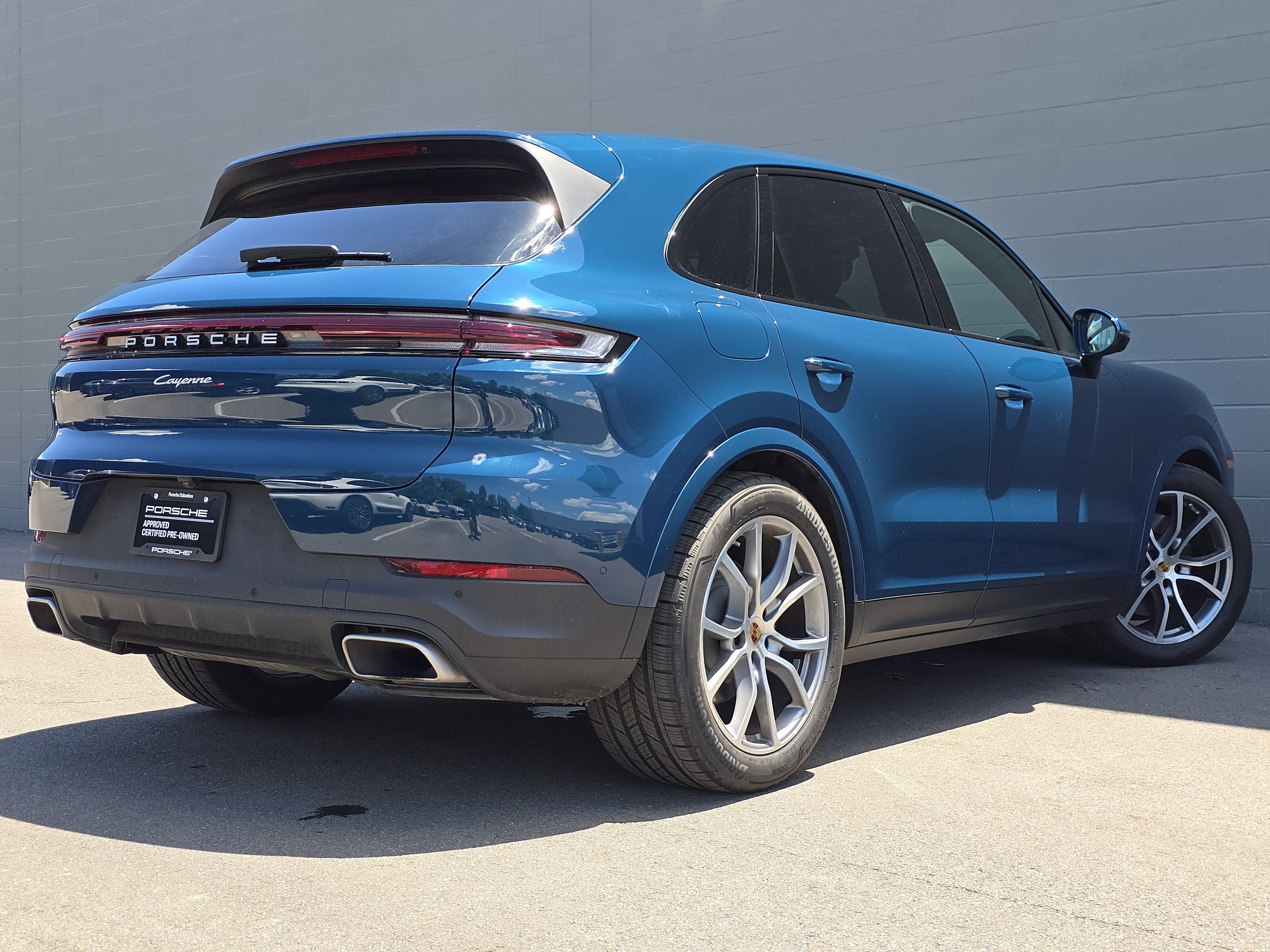 Certified 2025 Porsche Cayenne AWD/4WD image 9