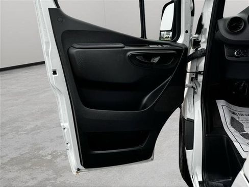 Used 2021 Mercedes-Benz Sprinter 1500 image 11