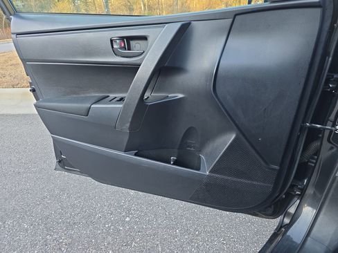 Used 2019 Toyota Corolla LE image 26