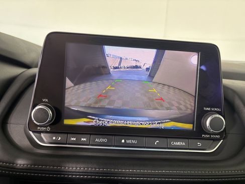 Used 2025 Nissan Rogue S image 14