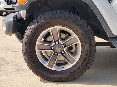 Used 2020 Jeep Wrangler Unlimited Sahara AWD/4WD image 12