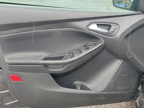 Used 2018 Ford Focus SE FWD image 21