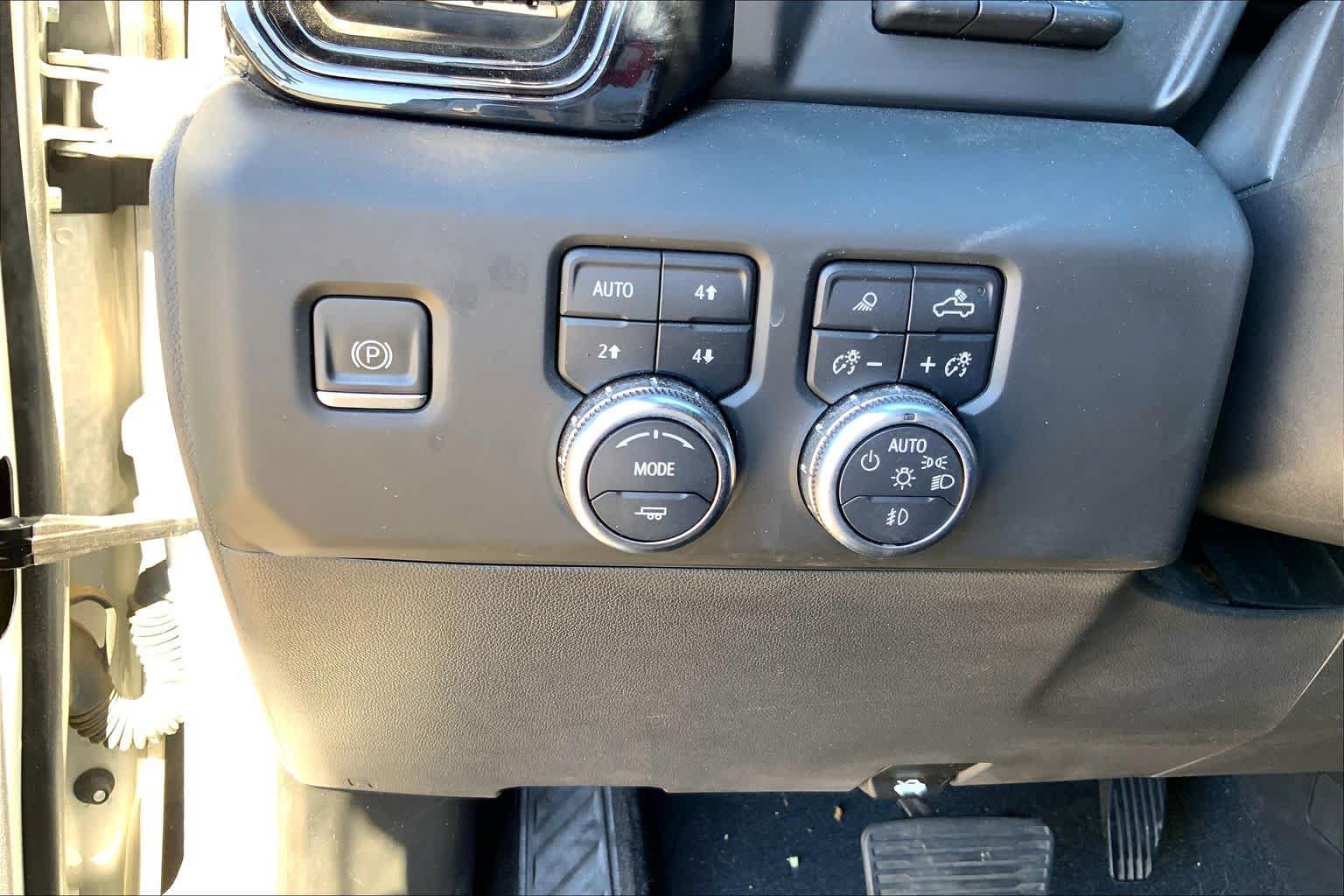 Used 2022 GMC Sierra 1500 AT4 w/ AT4 Premium Package AWD/4WD image 32