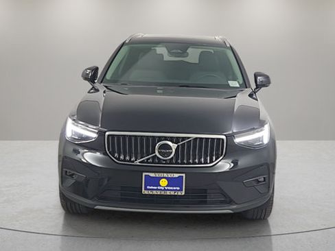 Used 2025 Volvo XC40 B5 Plus w/ Protection Package Premier AWD/4WD image 2
