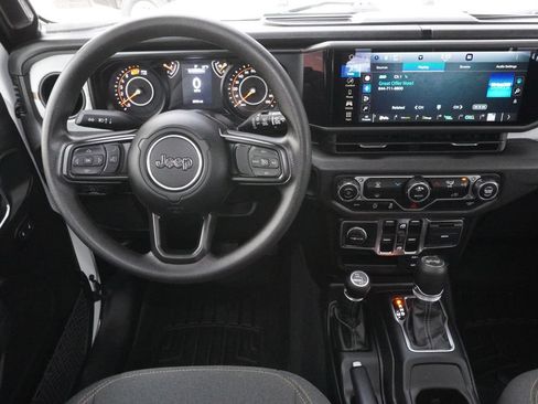 Used 2025 Jeep Wrangler Unlimited Sport AWD/4WD image 23