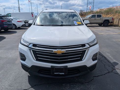 Used 2023 Chevrolet Traverse LT w/ Rear Camera Mirror Package image 2