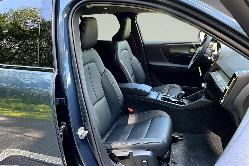 New 2026 Volvo XC40 B5 Core w/ Protection Package Premier AWD/4WD image 10
