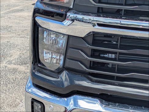 New 2026 Chevrolet Silverado 2500 LT w/ All Star Edition AWD/4WD image 10