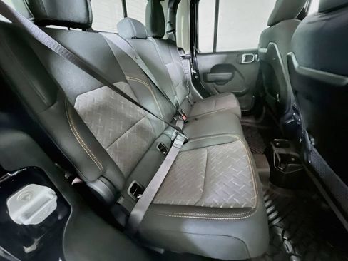 Used 2025 Jeep Gladiator Mojave w/ Convenience Group AWD/4WD image 22