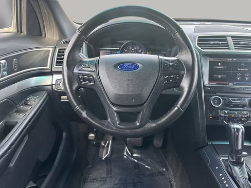 Used 2016 Ford Explorer XLT w/ Equipment Group 202A image 9