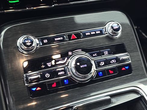 Used 2023 Lincoln Nautilus Reserve image 24