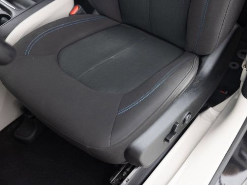 Used 2021 Chrysler Pacifica Touring FWD image 21