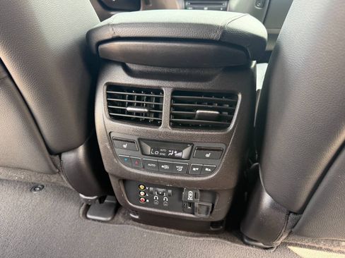 Used 2017 Acura MDX SH-AWD w/ Tech & Entertainment image 16
