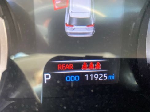 Used 2021 Toyota RAV4 XLE Premium FWD image 11