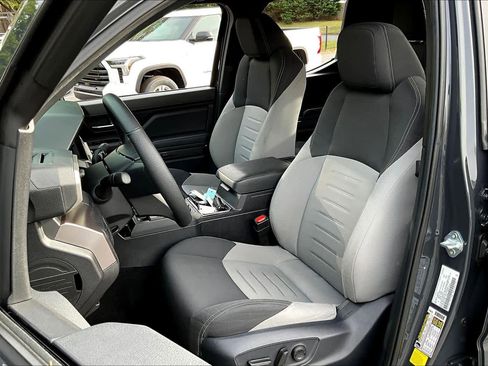 Used 2024 Toyota Tacoma TRD Sport w/ TRD Sport Upgrade Package image 8