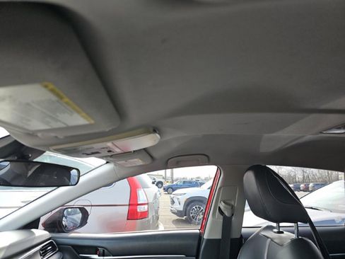 Used 2019 Toyota Camry SE FWD image 20