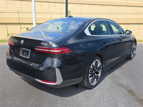 Used 2026 BMW 530i image 3
