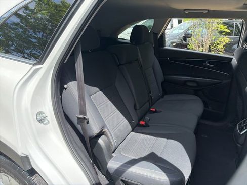 Used 2018 Kia Sorento LX image 12