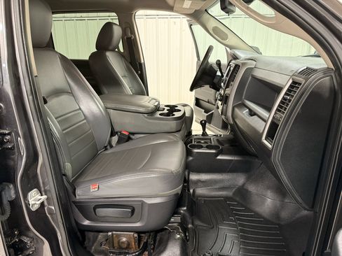 Used 2015 RAM 2500 Tradesman w/ Chrome Appearance Group image 16