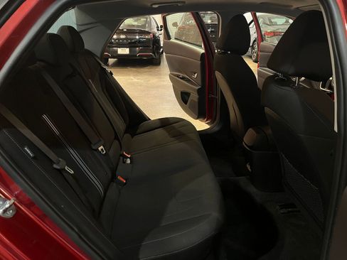 Used 2025 Hyundai Elantra SEL image 38