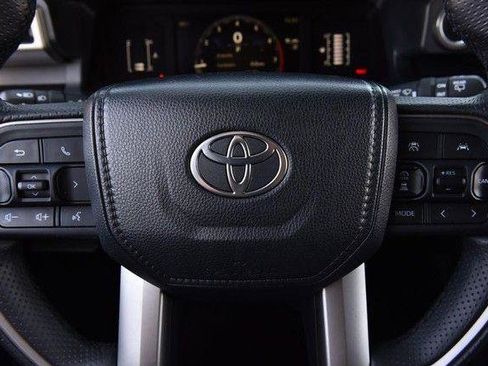Used 2025 Toyota 4Runner SR5 image 19