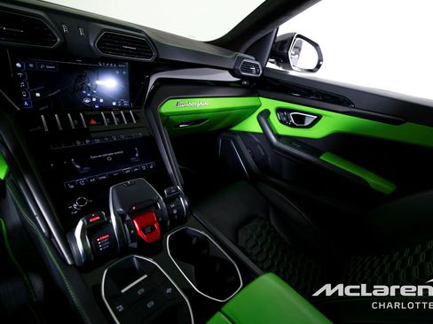 Used 2022 Lamborghini Urus AWD/4WD image 14