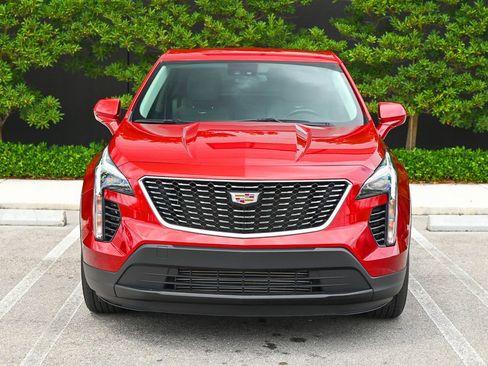 Used 2023 Cadillac XT4 Luxury image 2