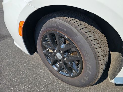 Used 2022 Chrysler Pacifica Touring-L FWD image 19