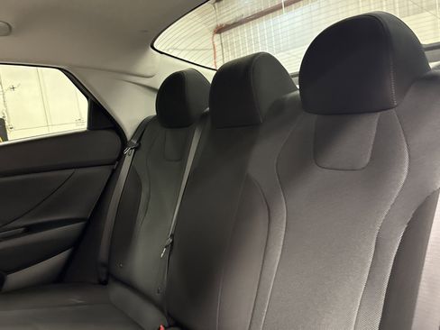 Used 2025 Hyundai Elantra SE image 12