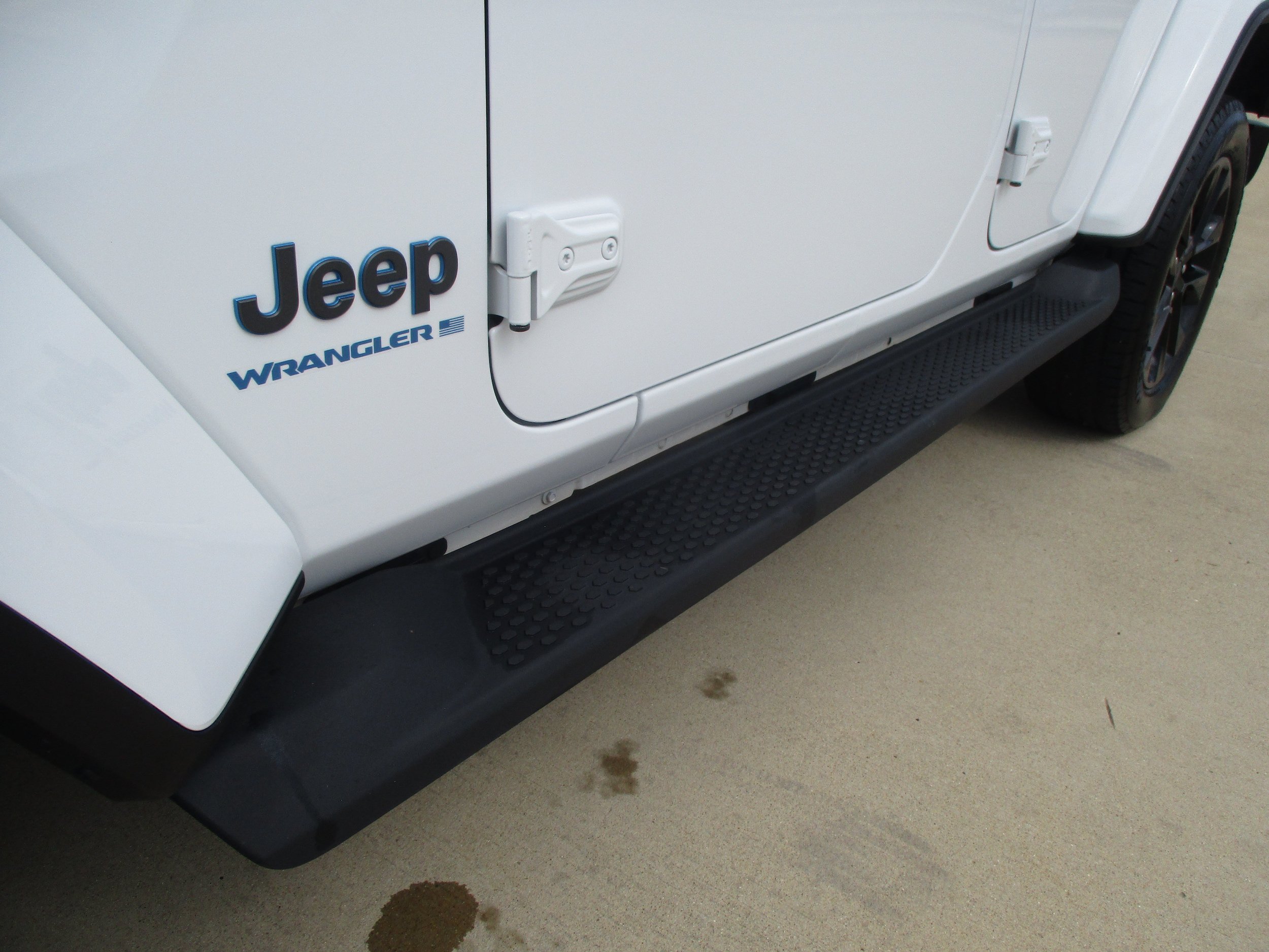 Used 2025 Jeep Wrangler Unlimited Sahara AWD/4WD image 13