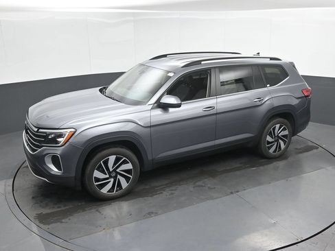 Used 2024 Volkswagen Atlas SE FWD image 33