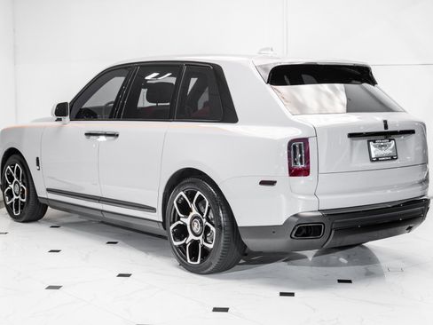 Used 2022 Rolls-Royce Cullinan w/ Dark Exterior Package image 7