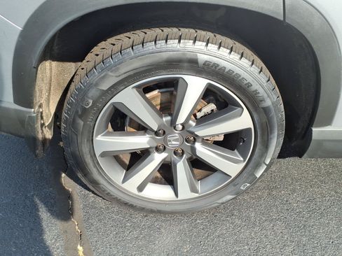 Used 2024 Honda Pilot Touring image 9