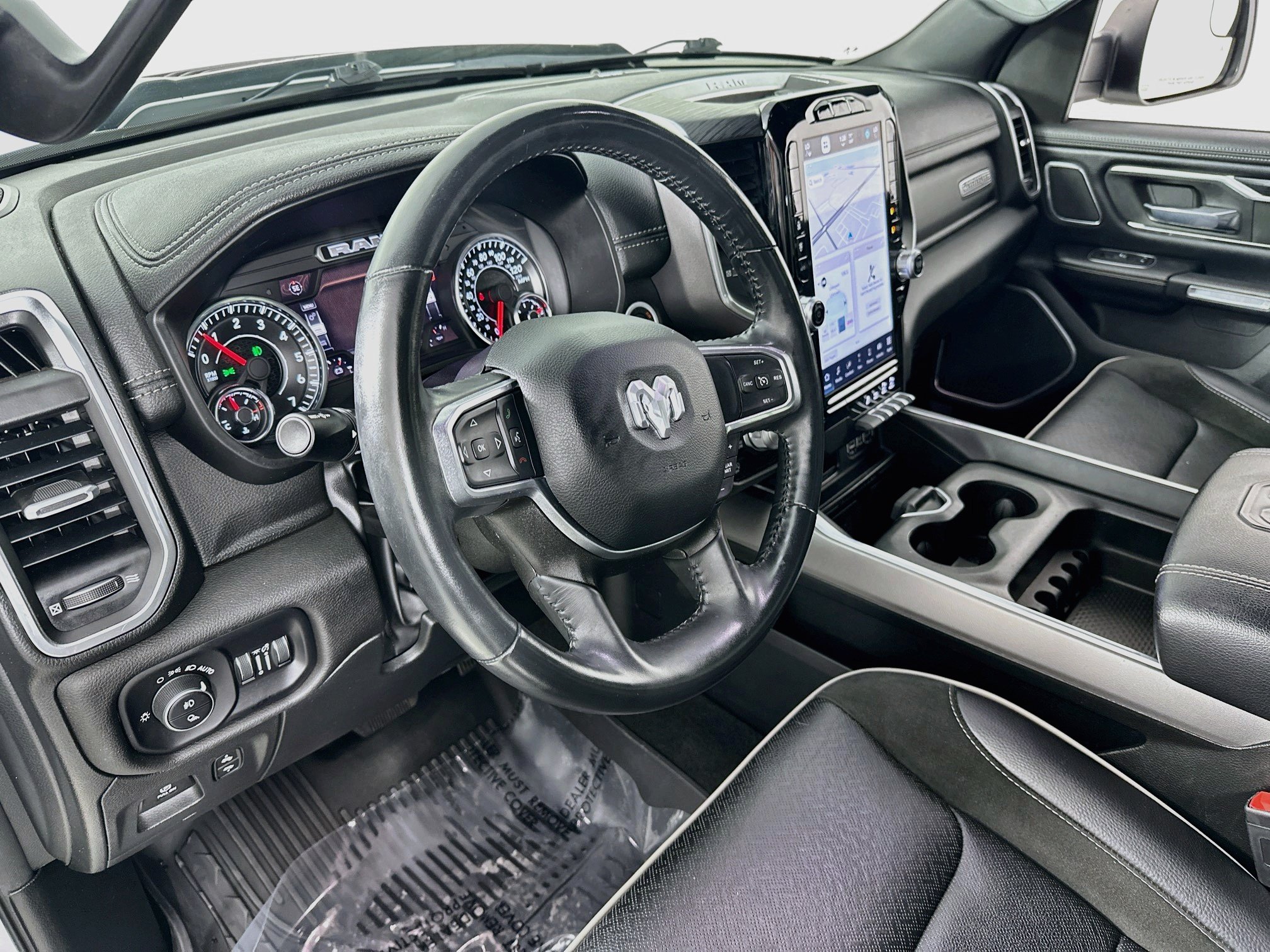 Used 2023 RAM 1500 Laramie AWD/4WD image 9