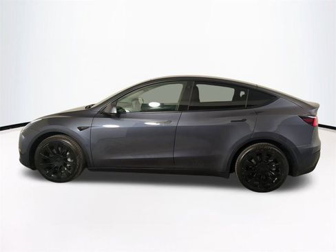 Used 2021 Tesla Model Y Long Range image 8