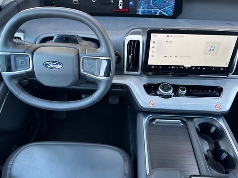 Used 2025 Ford Expedition Max Active AWD/4WD image 13