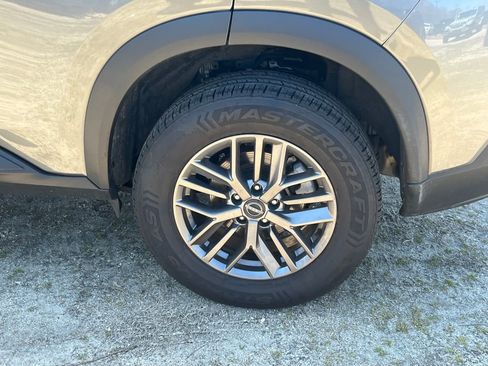 Used 2023 Nissan Rogue S image 10