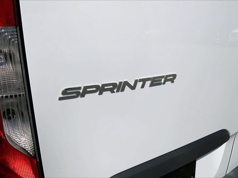 Used 2022 Mercedes-Benz Sprinter 2500 image 10