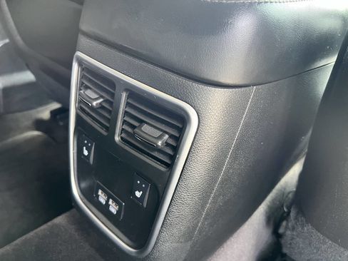 Used 2018 Chrysler 300 Limited image 37