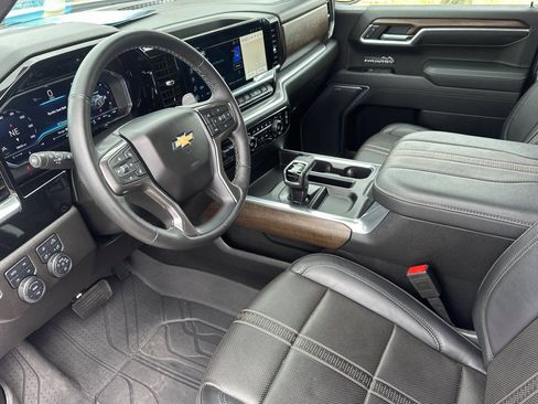 Used 2025 Chevrolet Silverado 1500 High Country AWD/4WD image 13