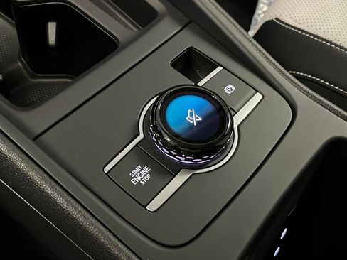 New 2025 Volkswagen Tiguan SE image 13