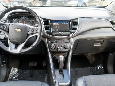 Used 2022 Chevrolet Trax LT w/ LT Convenience Package image 15