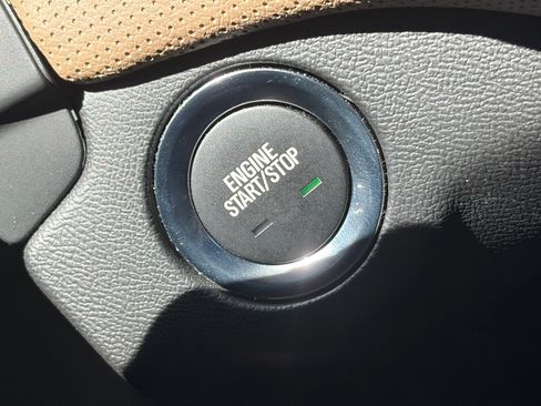 Used 2023 Chevrolet Equinox Premier FWD image 32