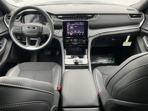 New 2025 Jeep Grand Cherokee image 33