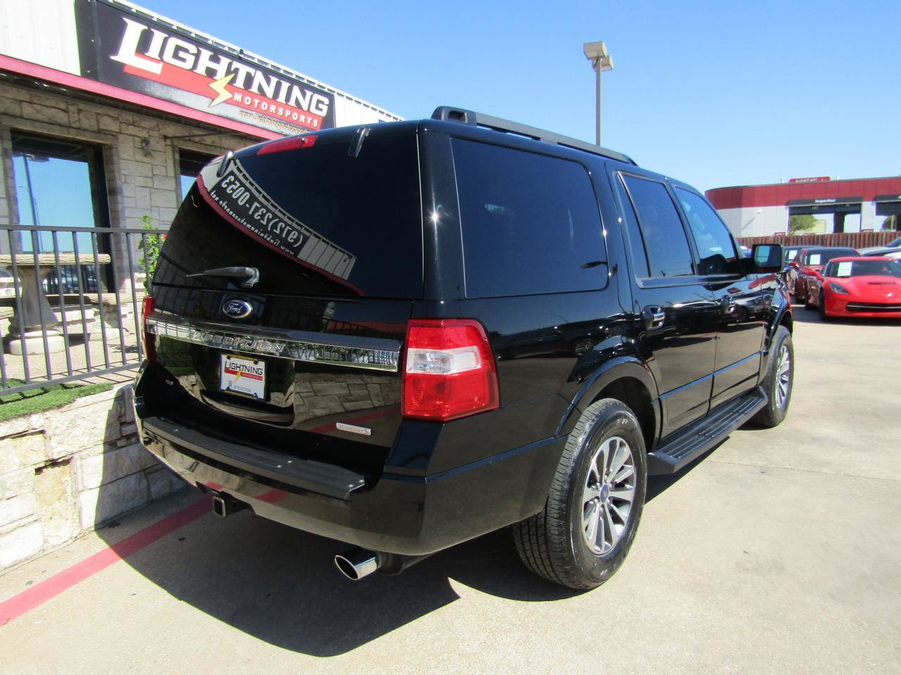 Used 2016 Ford Expedition XLT w/ Equipment Group 202A RWD image 4
